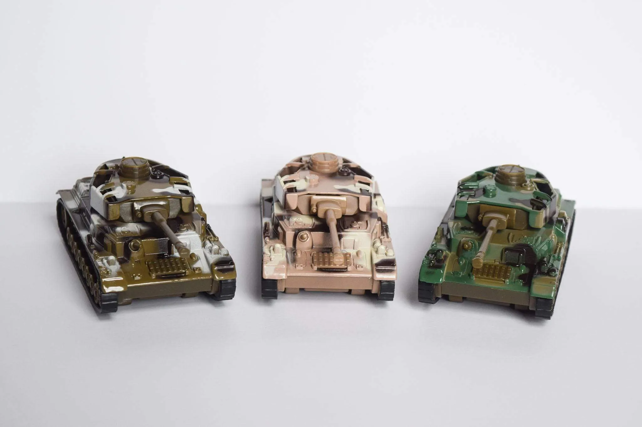 Pull Back Toy Tanks